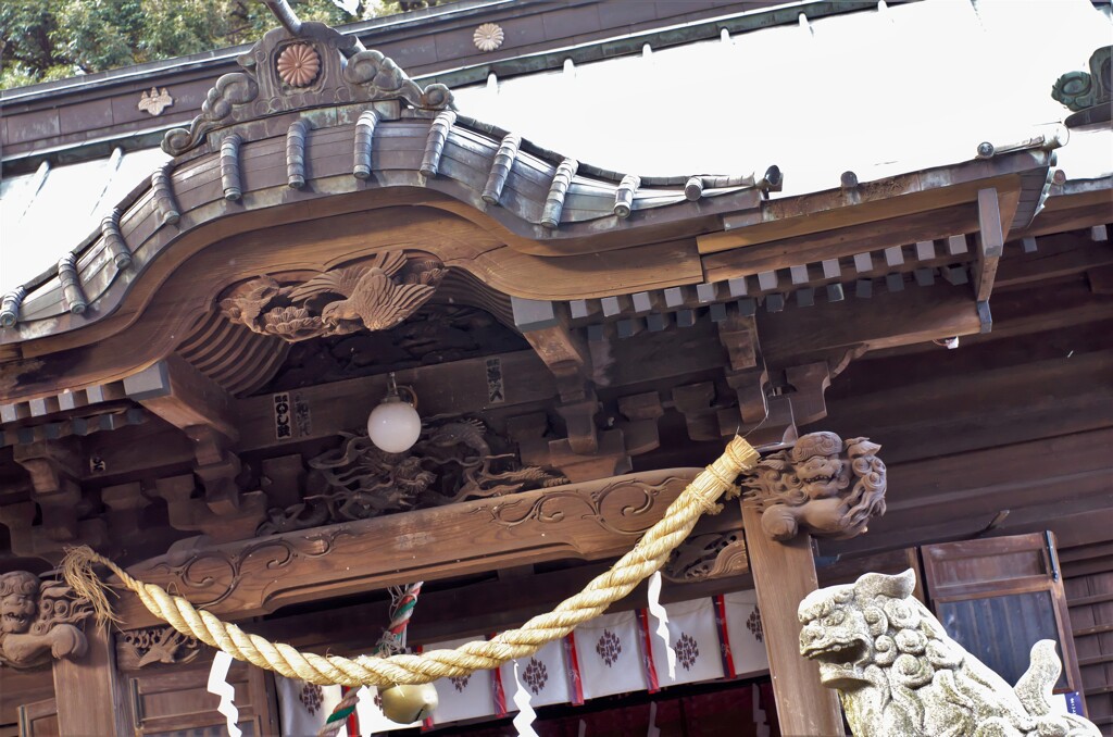 五社神社：拝殿と狛犬