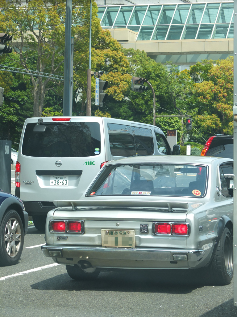 信号待ち：スカイラインGT-R（KPGC10）