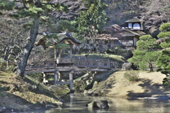 和風庭園：橋と屋敷