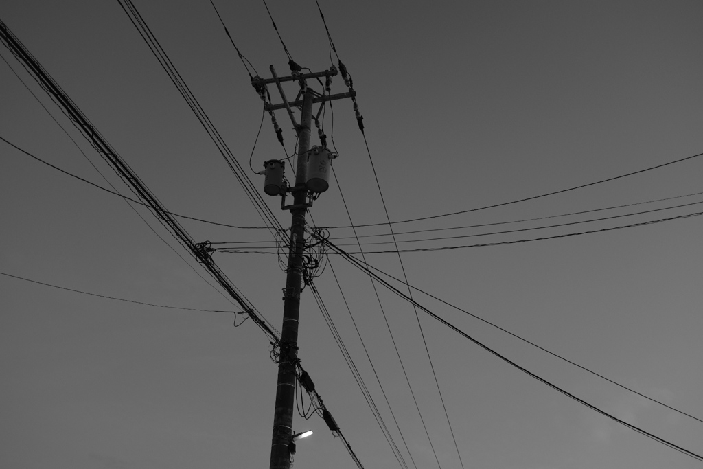 電線と空