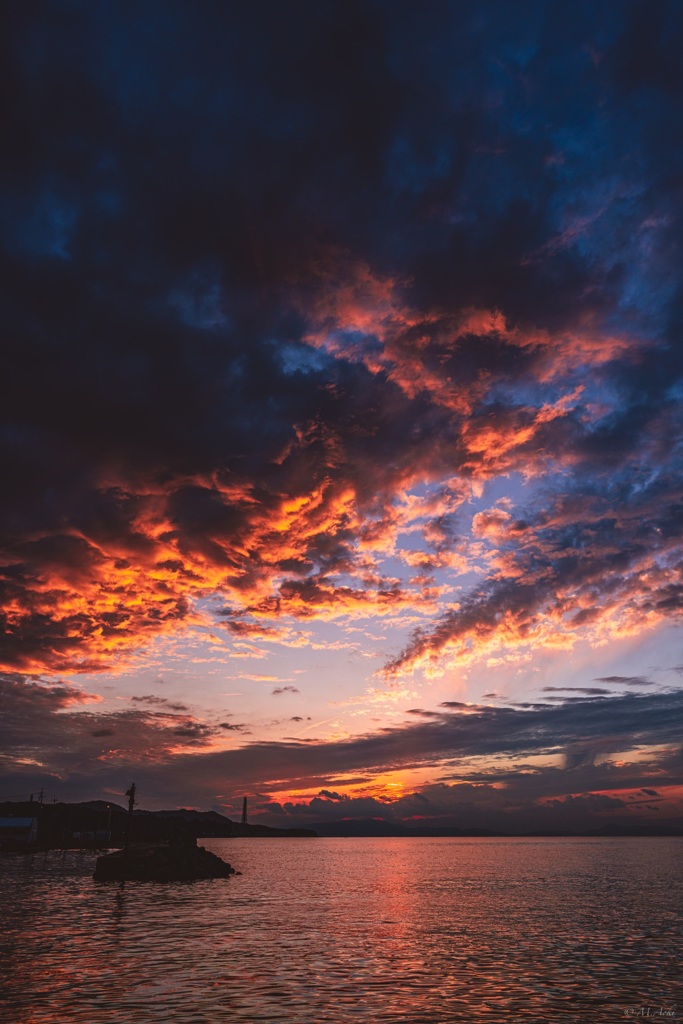 小さな漁港の夕焼け