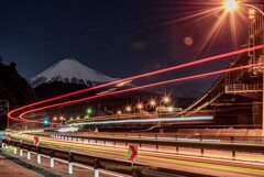 富士山に向かってレーザービーム