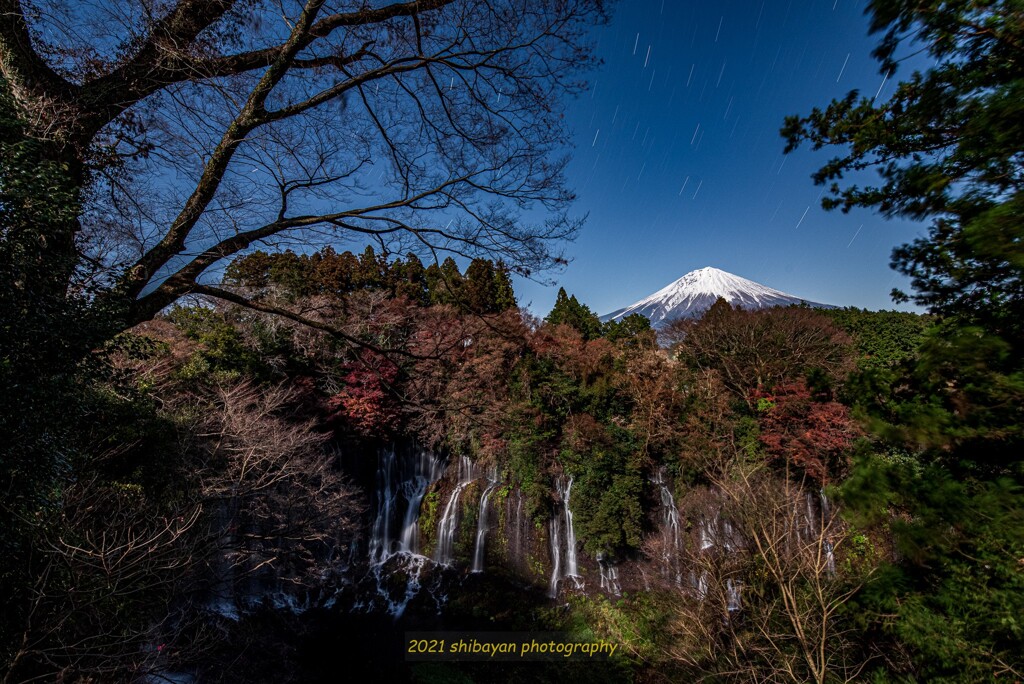 星グル　白糸の滝