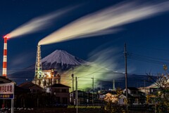 工場と富士山のある光景