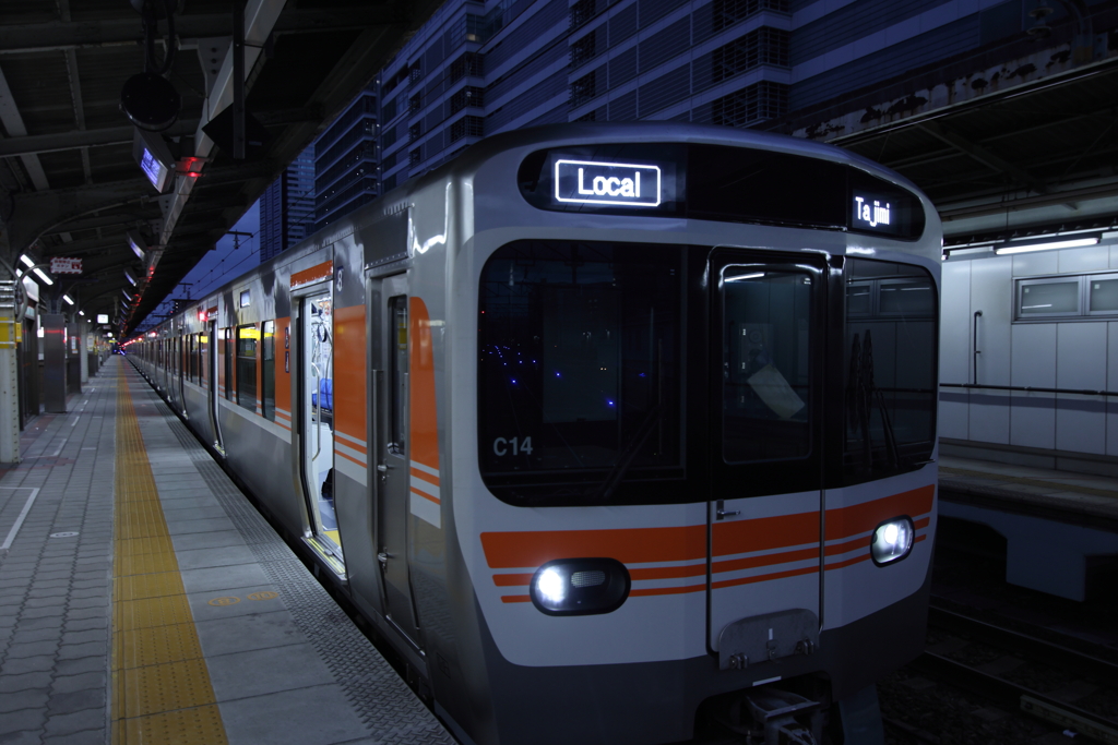 日曜の早朝電車