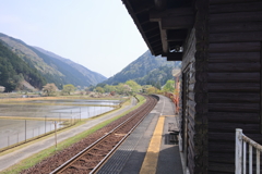 ログハウス風な駅