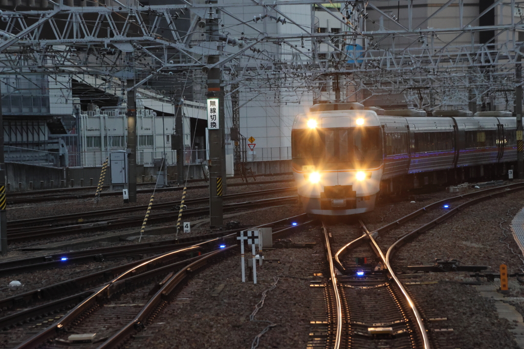 「しなの」入線