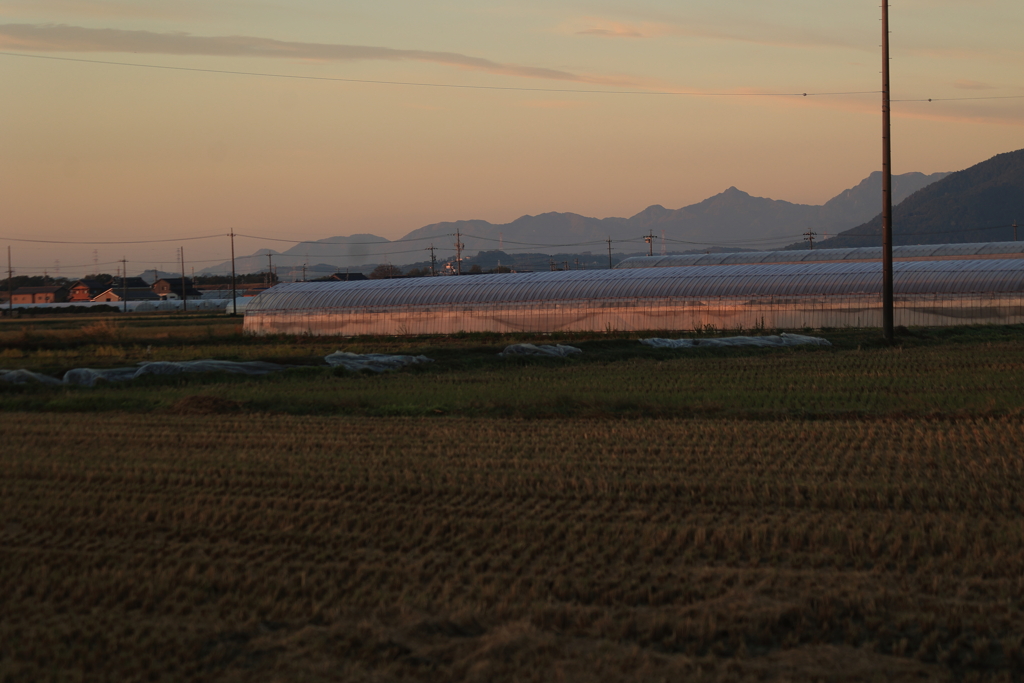 夜明けの鈴鹿山脈