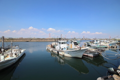 工場地帯の漁港 
