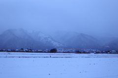 雪降る養老山地
