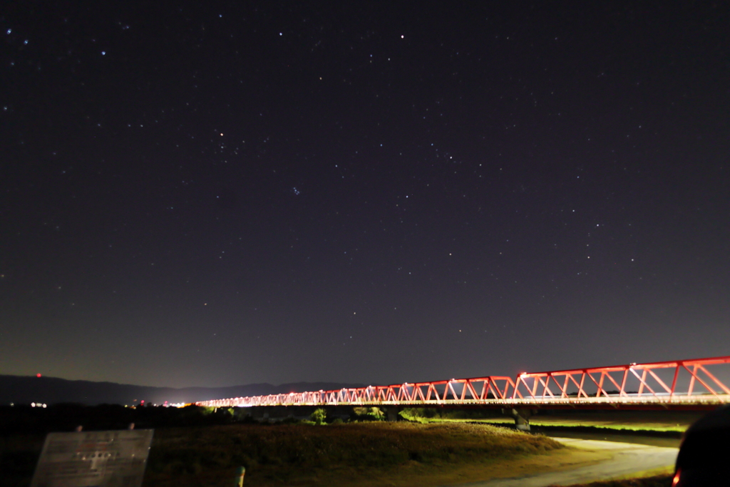 東海大橋にかかる星空