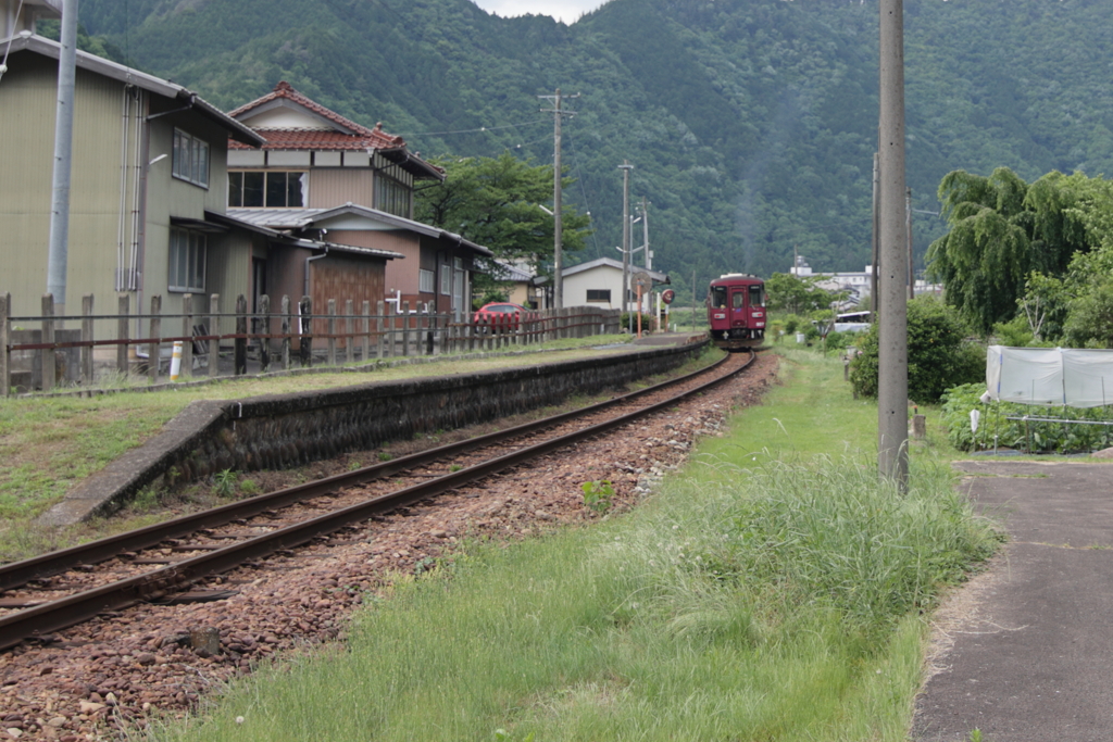 あずき色の列車