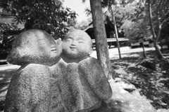 仲睦まじく