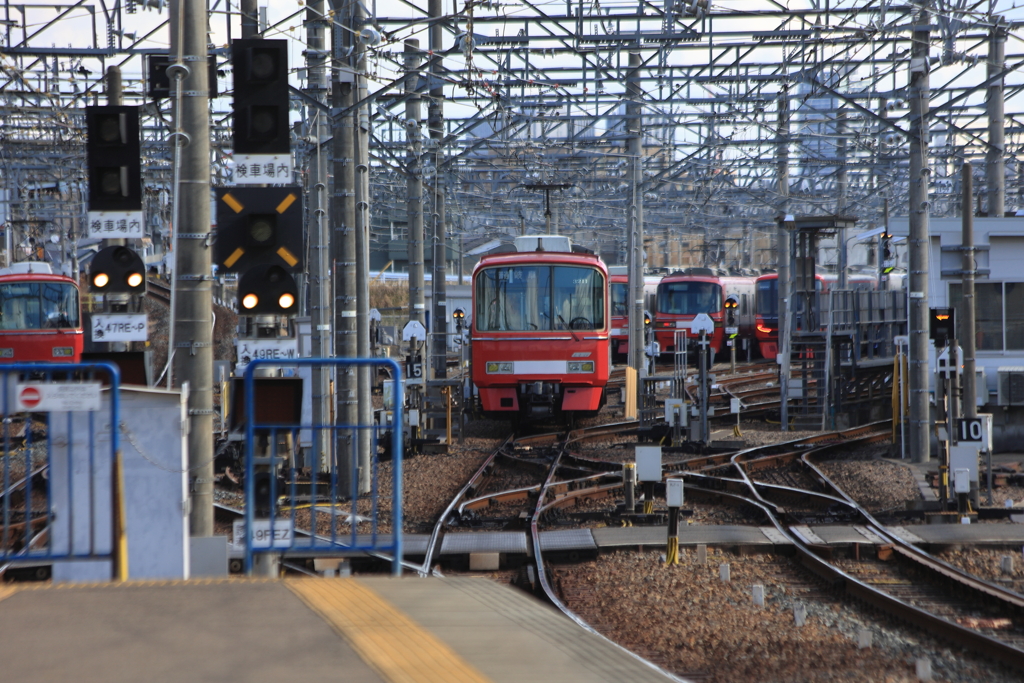 赤い電車たち