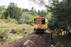 山間を行く