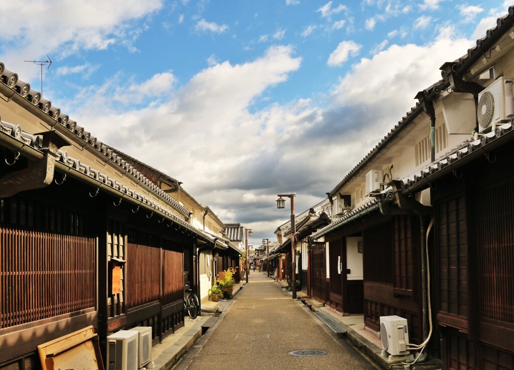 続く