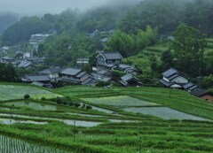 雨雲の里山