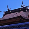 天を突く