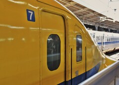 14時18分「ドクターイエローこだま検測下り」新大阪駅に停車継続