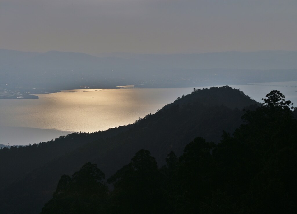 湖朝
