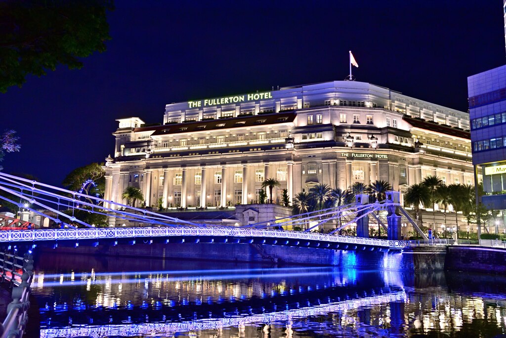 Merlion at night jpg (8)