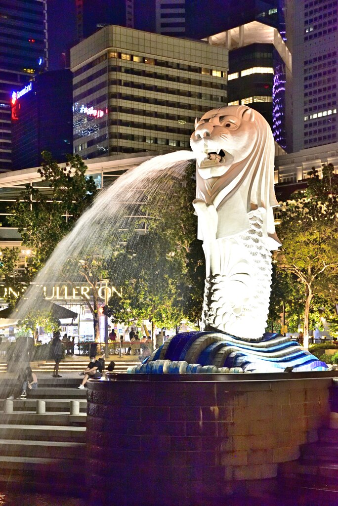 Merlion at night jpg (11)