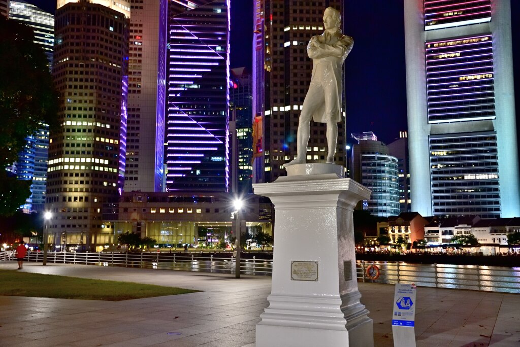 Merlion at night jpg (7)