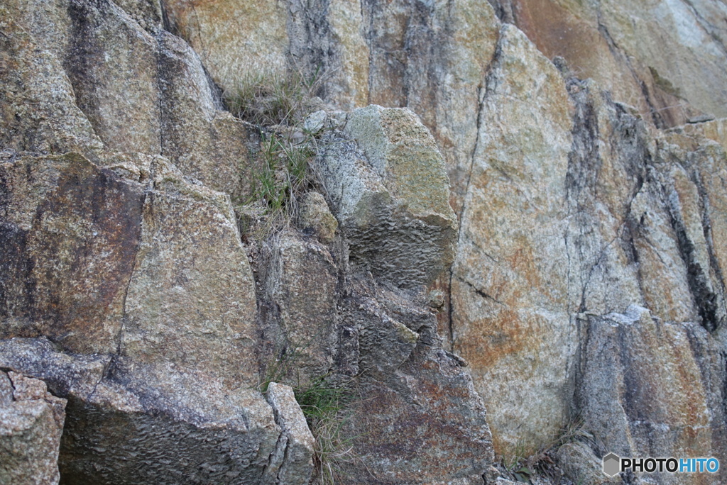 山の岩盤