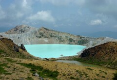 草津白根山の湯釜