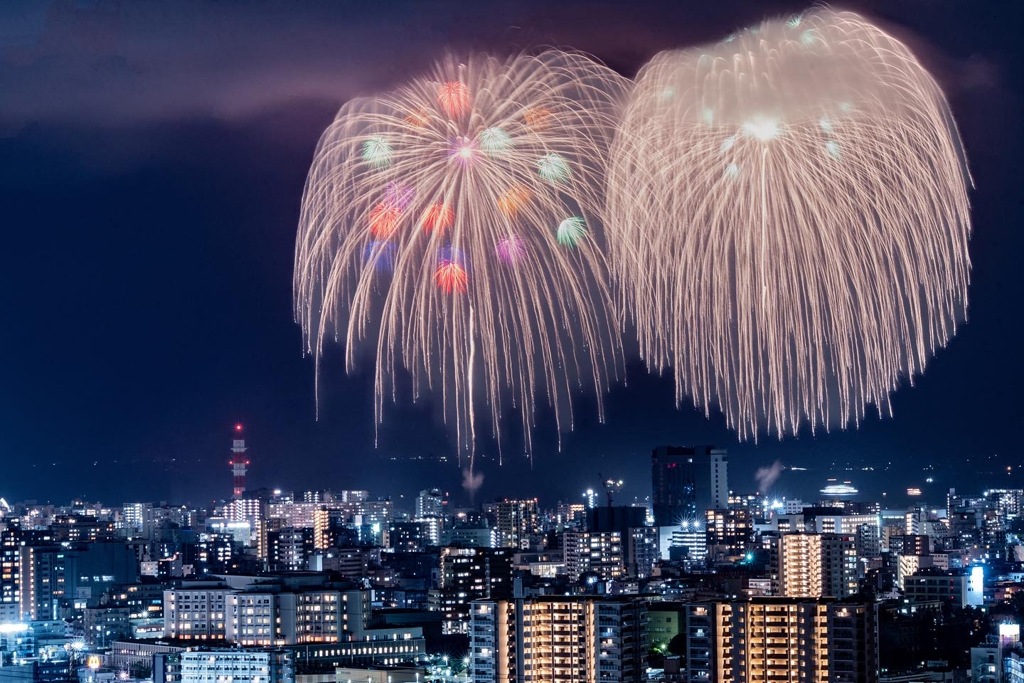 夏の夜空に