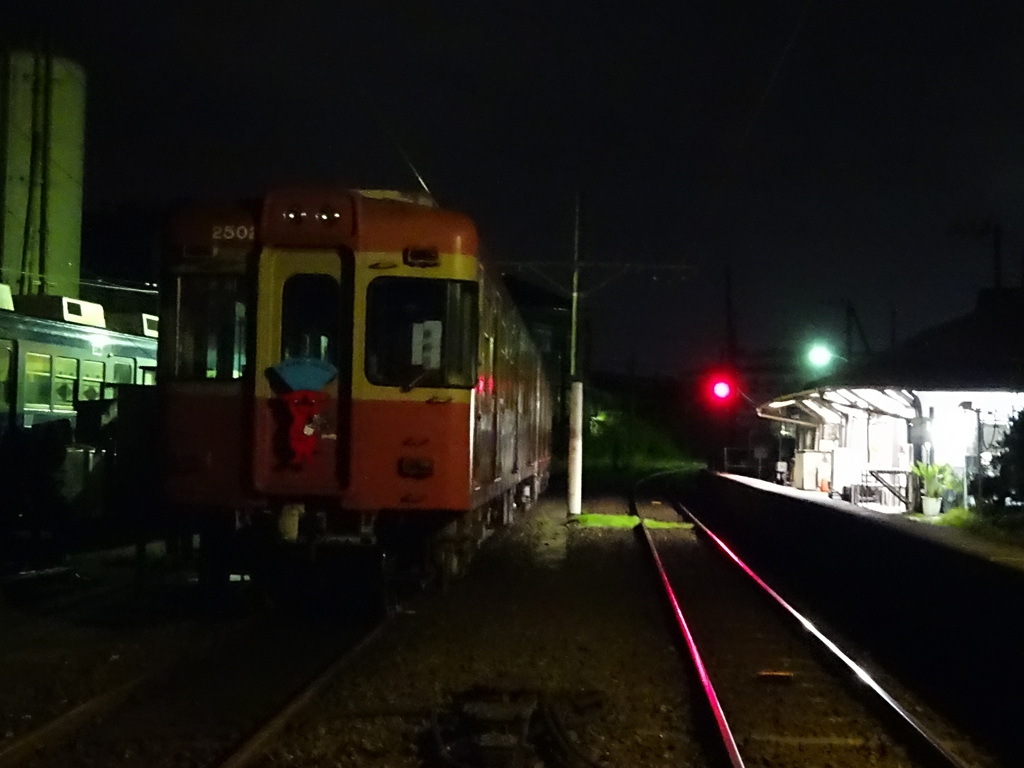 銚子電鉄仲ノ町駅と電車