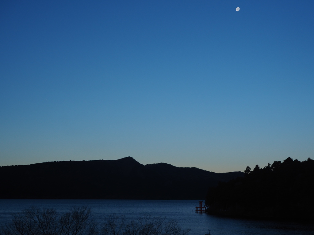 芦ノ湖　夜明け