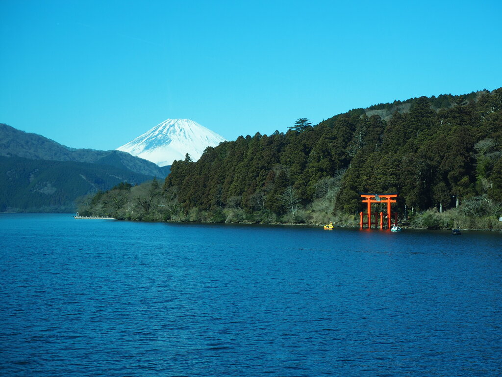 芦ノ湖海賊船内より