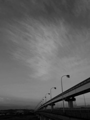 月と雲と立飛橋