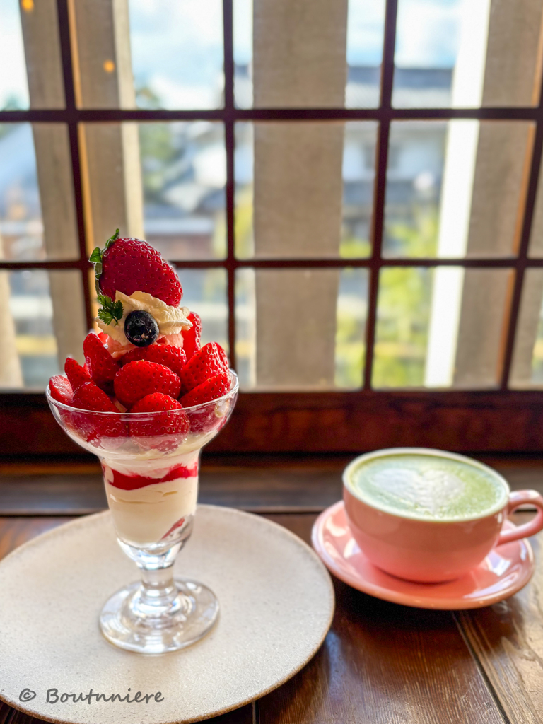 倉敷：美観地区で食べるいちごパフェ