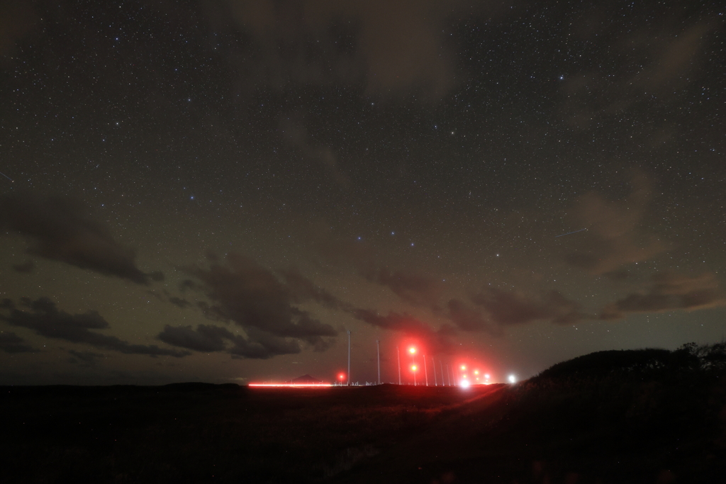 オトンルイ風力発電所と利尻富士の星景