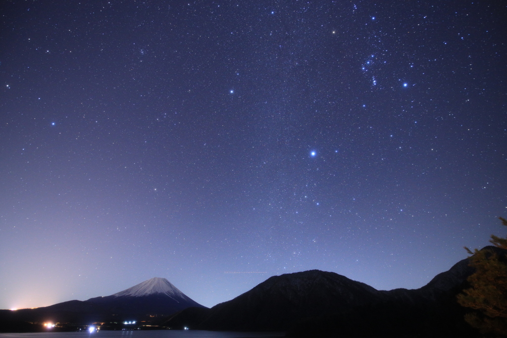 本栖湖　富士山　オリオン座　天の川