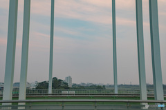 橋から見た朝焼けの空