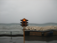 雨の日の海岸沿い