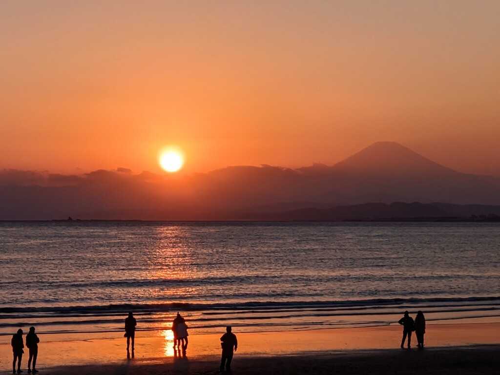 片瀬江ノ島　西浜海岸から富士山を望む
