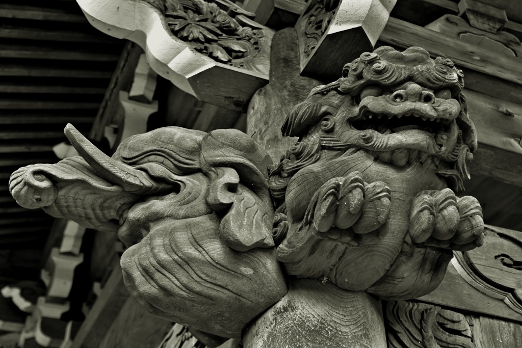 箱根山麓深森散歩：鐘楼の彫刻　象と獅子