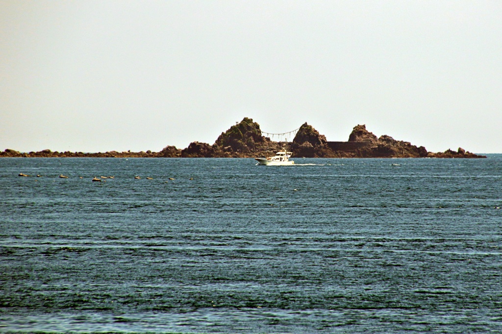 真鶴の三ツ石海岸