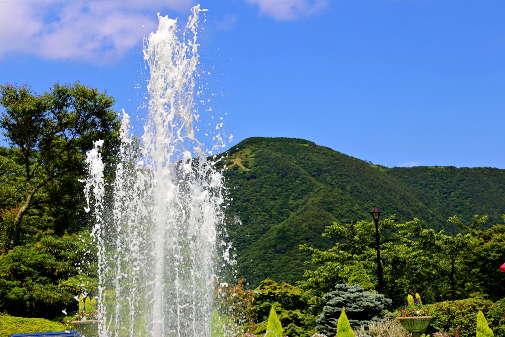 噴水と箱根大文字