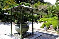 香炉と枯山水庭園