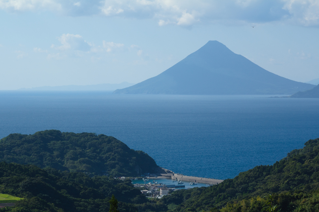 佐多から開聞岳を望む