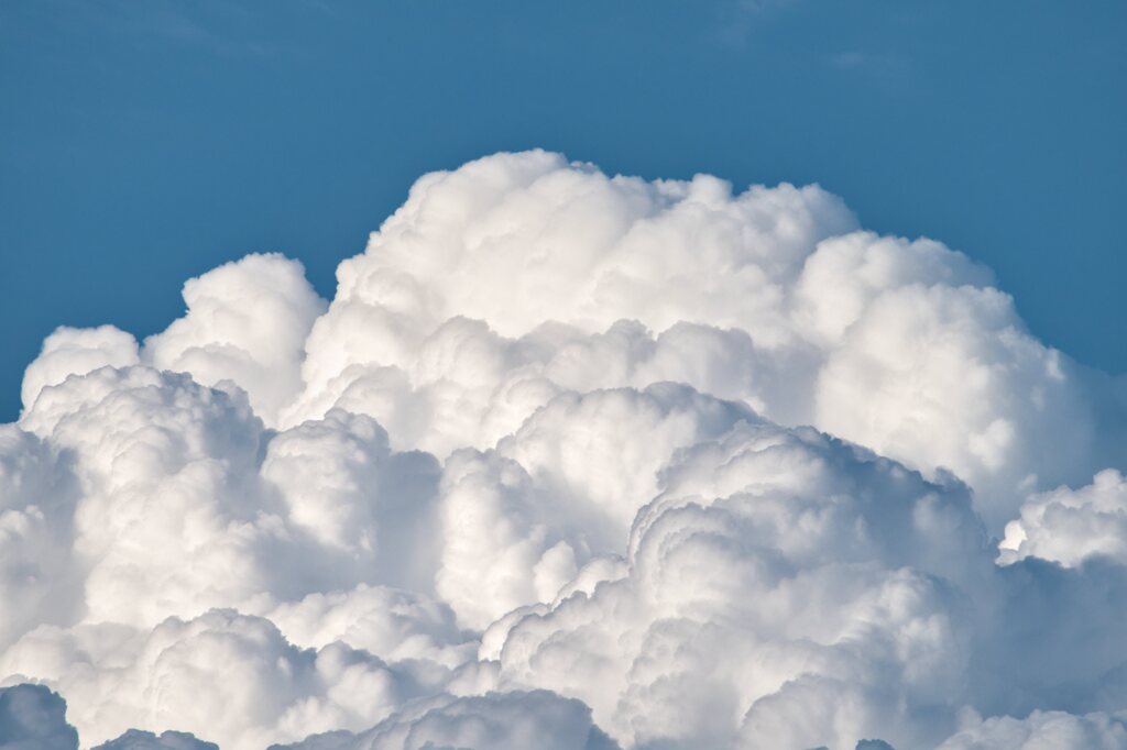 5月の夏雲