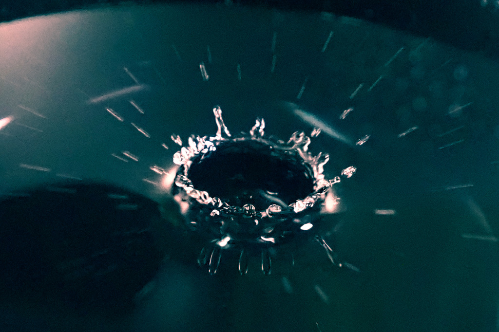 キッチンで水滴01