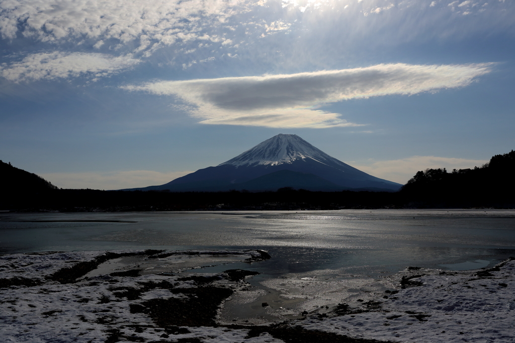 精進湖から
