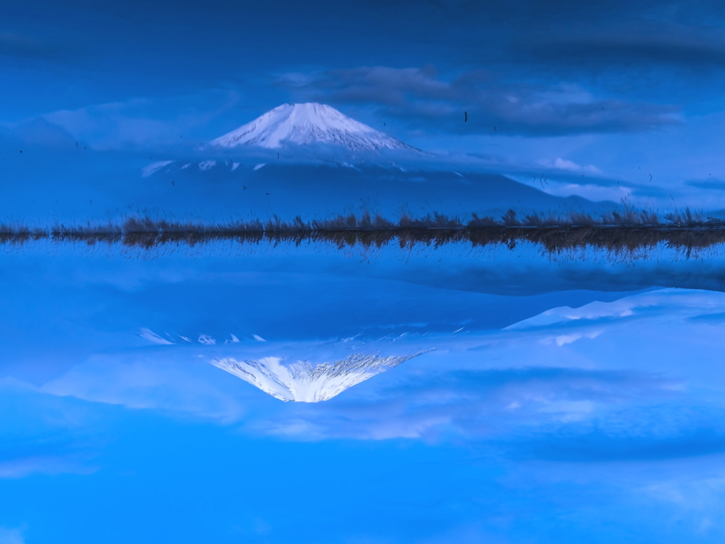 蒼の時間（逆さ富士？）