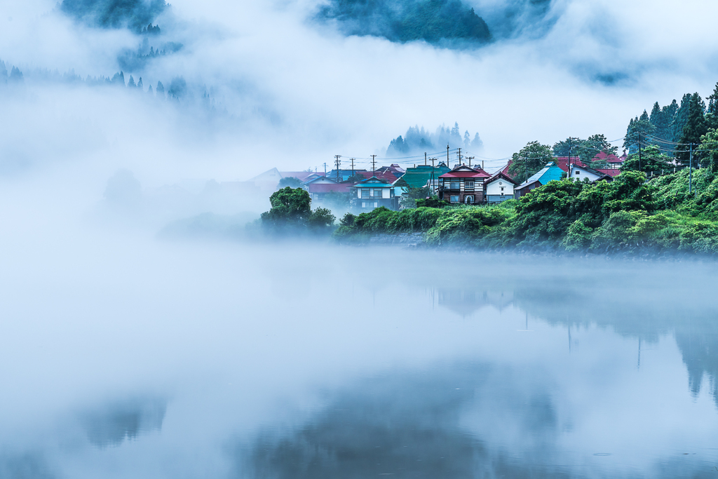 霧の大志集落（動）